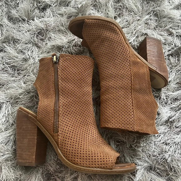 - Dolce Vita Noele Women's DK Saddle Suede Bootie - Picture 3 of 6